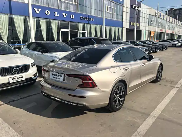 Volvo S60 2023