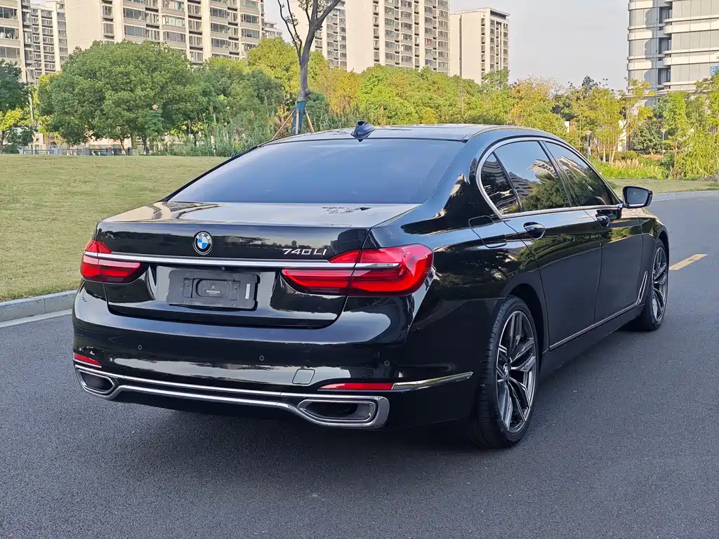BMW 7 Series 2017 — фото 24
