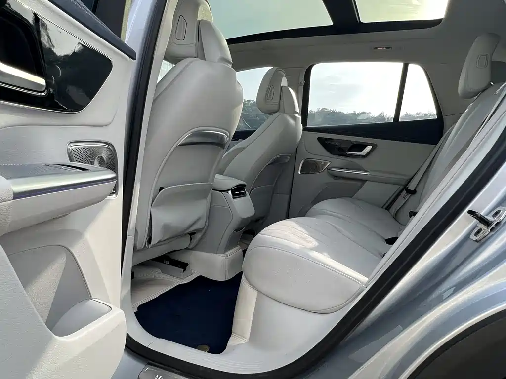 Mercedes-Benz EQE SUV 2023 — фото 11