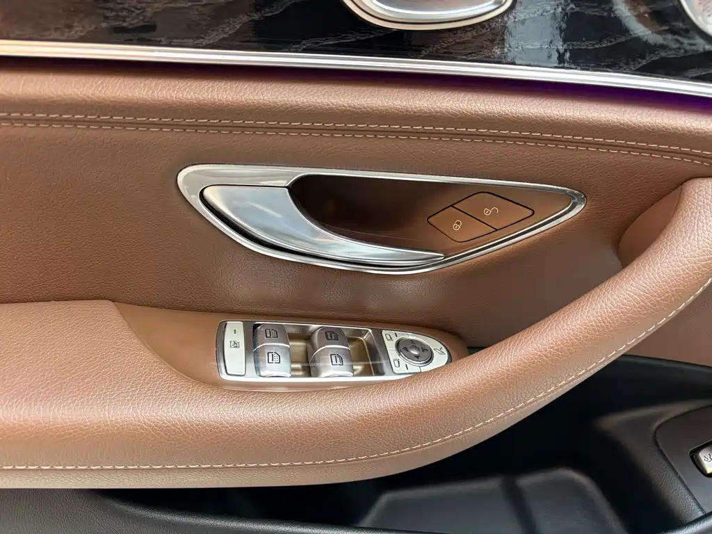 Mercedes-Benz E-Class 2019 — фото 23