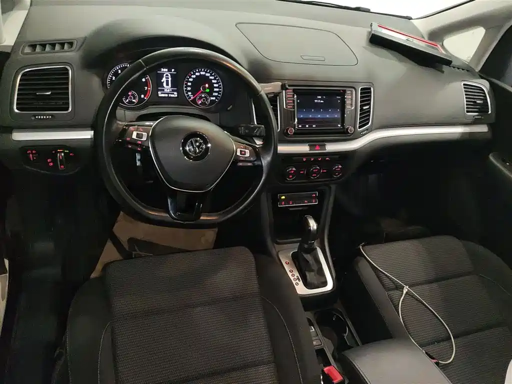 Volkswagen Sharan 2017 — фото 10