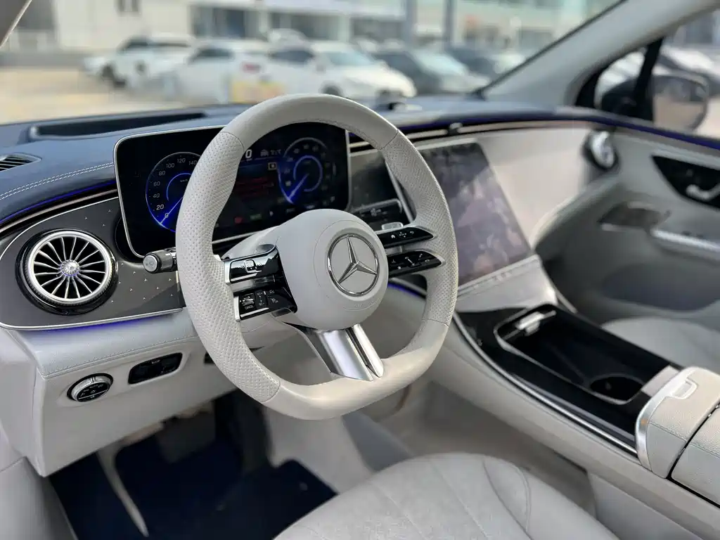 Mercedes-Benz EQE SUV 2023 — фото 8