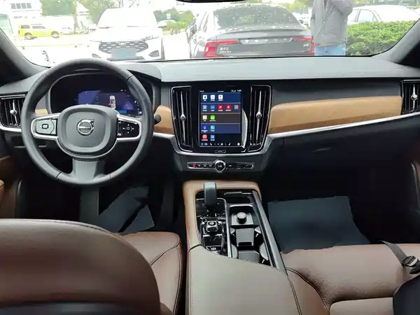 Volvo S90 2025