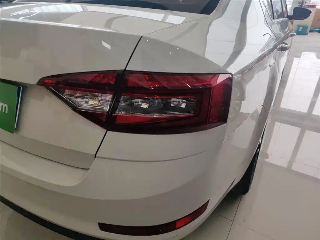 Skoda Octavia 2018 — фото 8