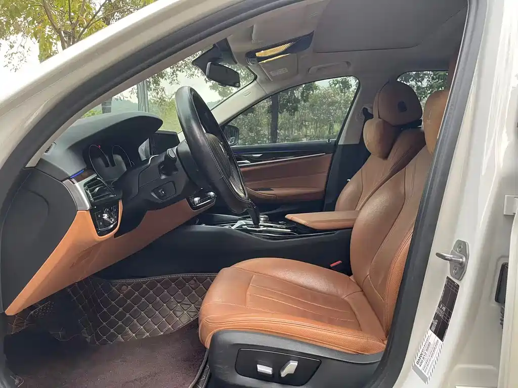 BMW 5 Series 2018 — фото 12