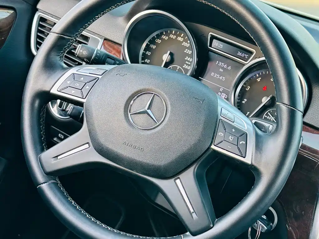 Mercedes-Benz M-Class 2012 — фото 16