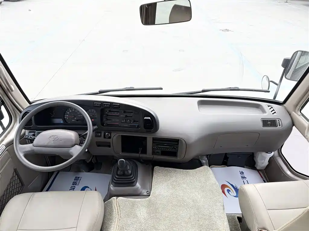 Toyota Coaster 2011 — фото 5