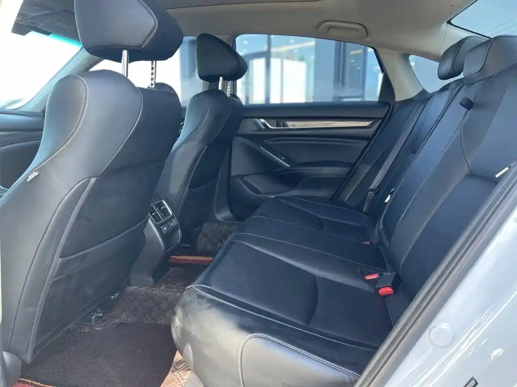 Honda Accord 2022 — фото 13
