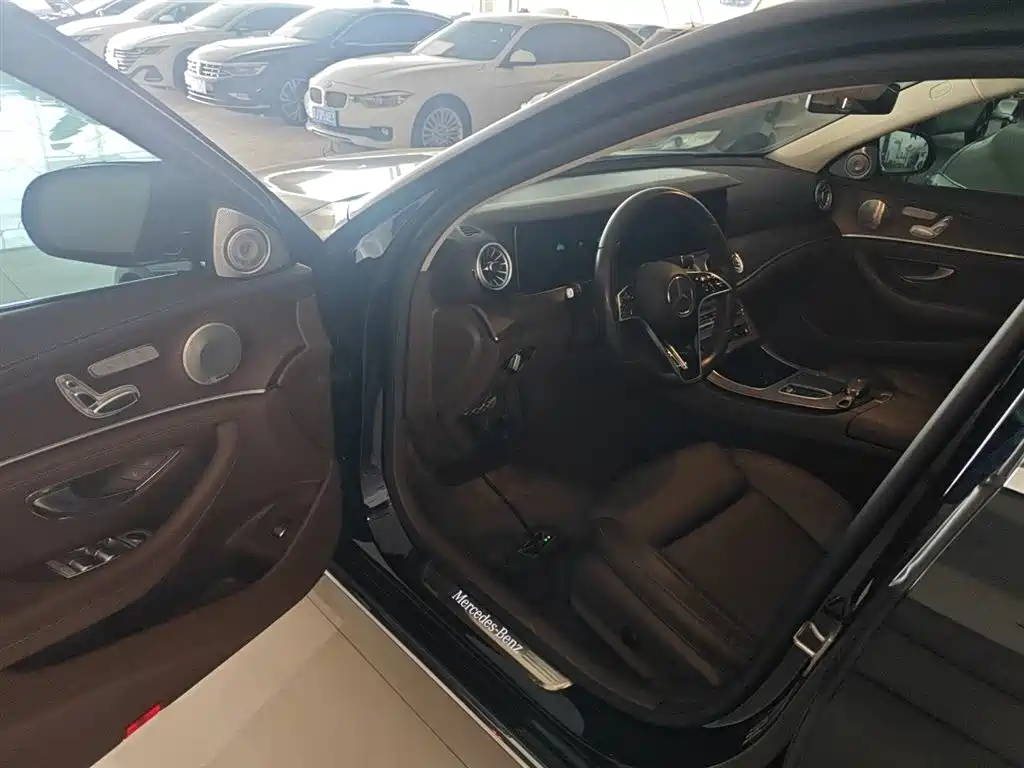 Mercedes-Benz E-Class 2022 — фото 16