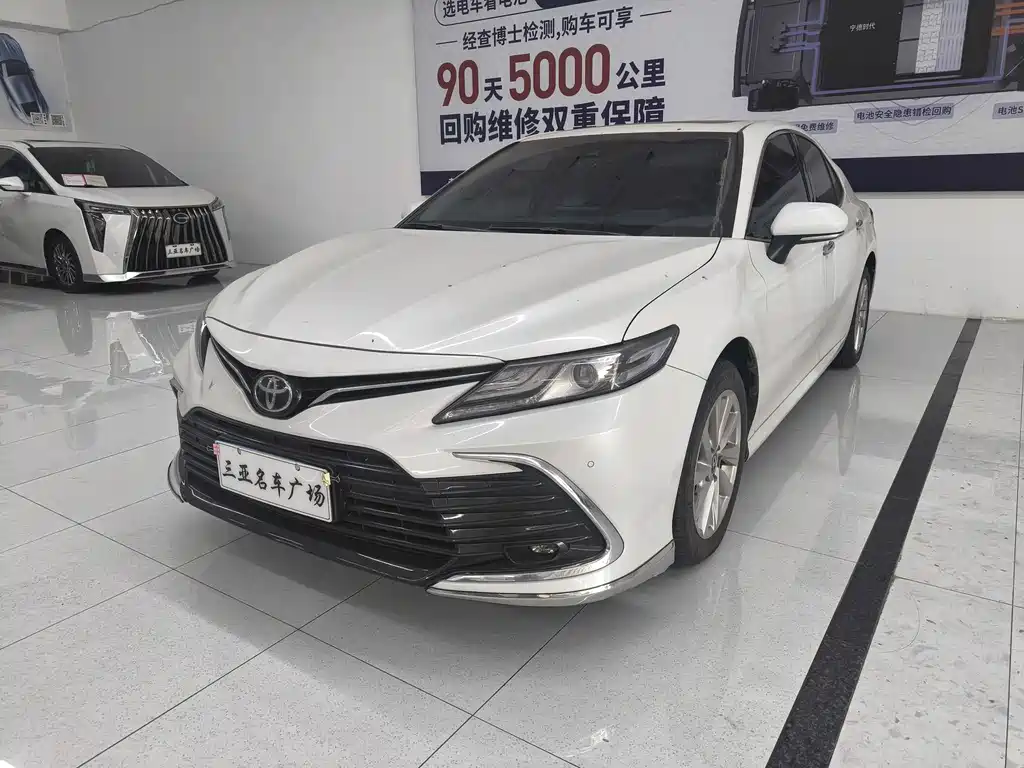 Toyota Camry 2023 — фото 1