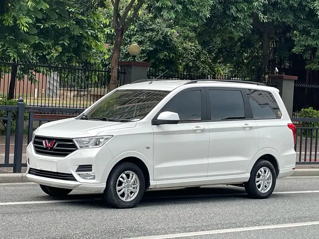 Wuling Hongguang 2021 — фото 1