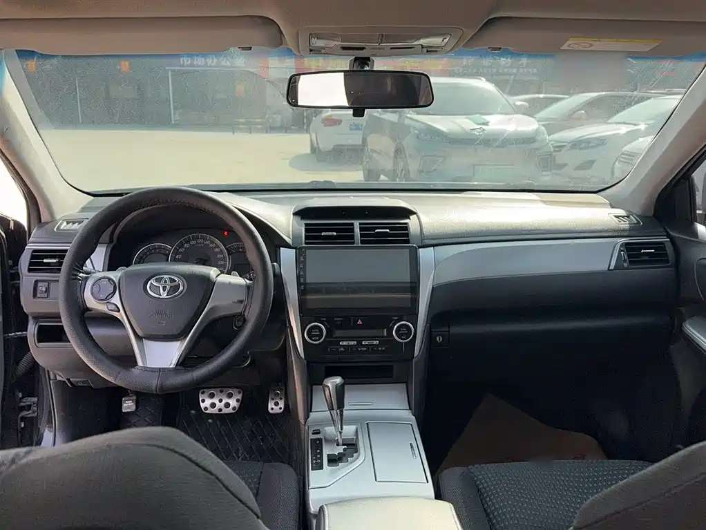 Toyota Camry 2016 — фото 22