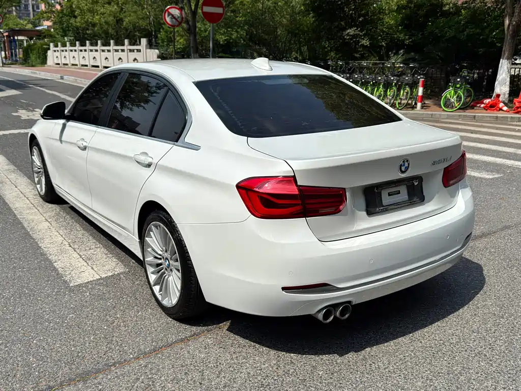 BMW 3 Series 2018 — фото 6