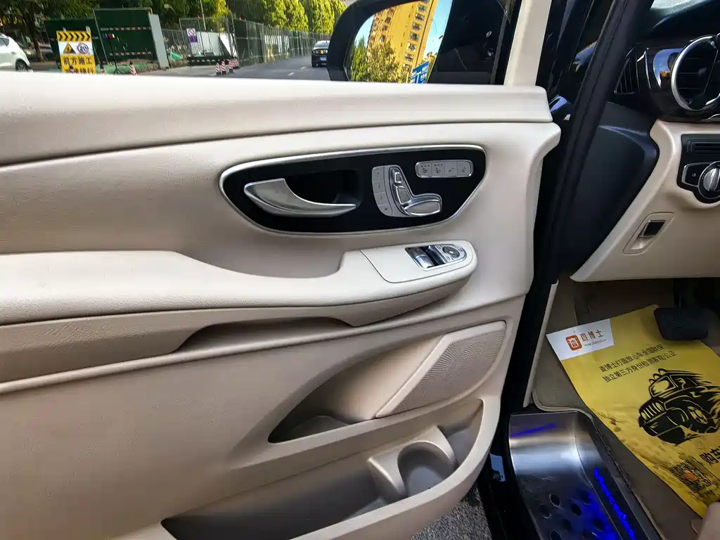 Mercedes-Benz V-Class 2019 — фото 11