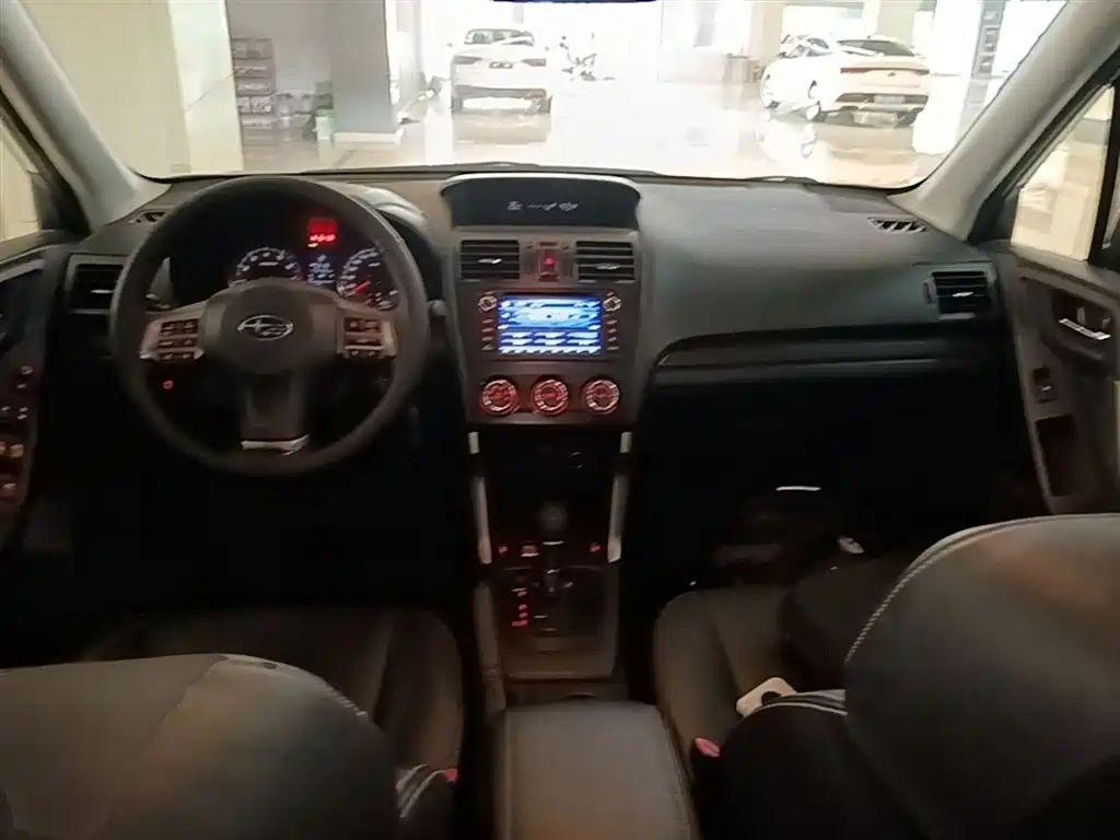 Subaru Forester 2014 — фото 10