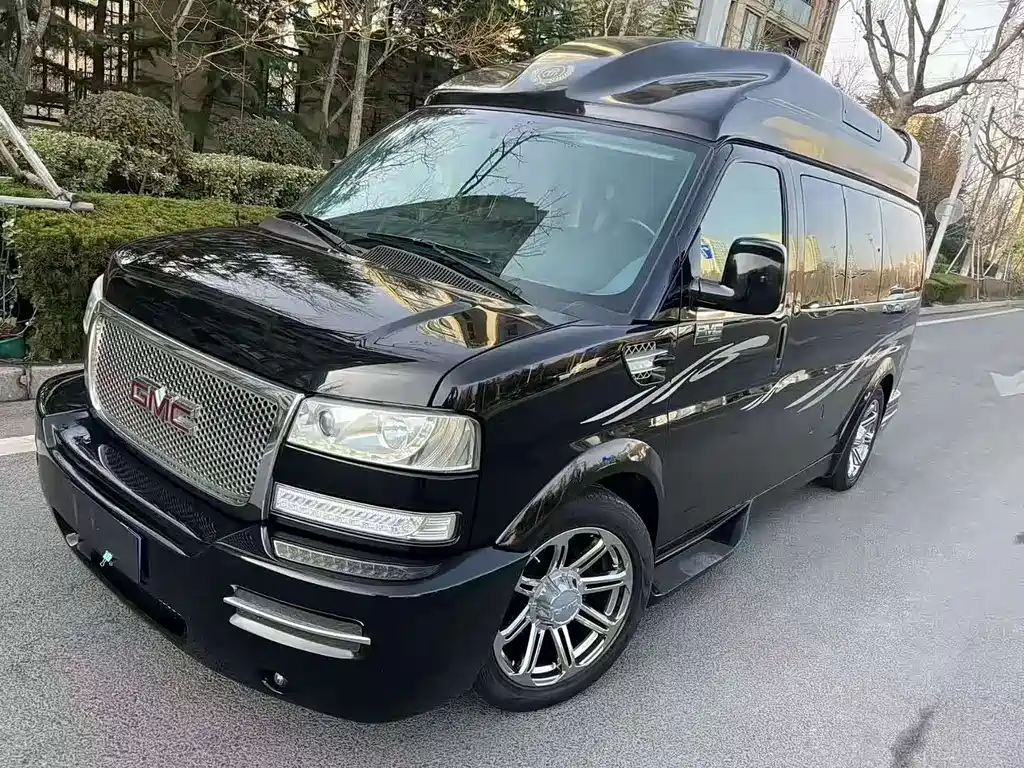 GMC Savana 2017 — фото 1
