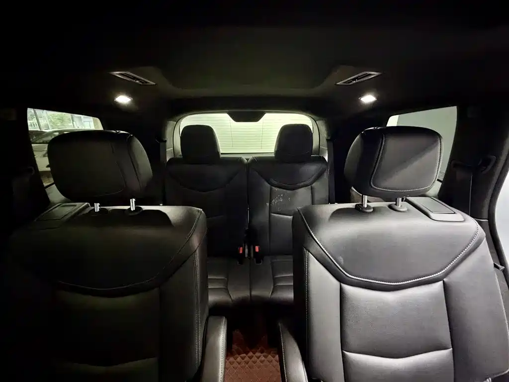 Cadillac XT6 2023 — фото 11