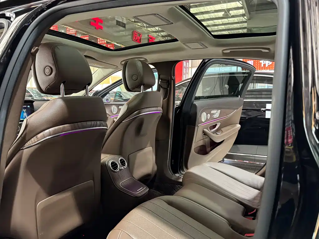 Mercedes-Benz E-Class 2022 — фото 20