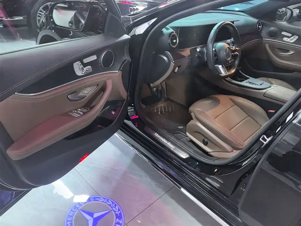 Mercedes-Benz E-Class 2023 — фото 13