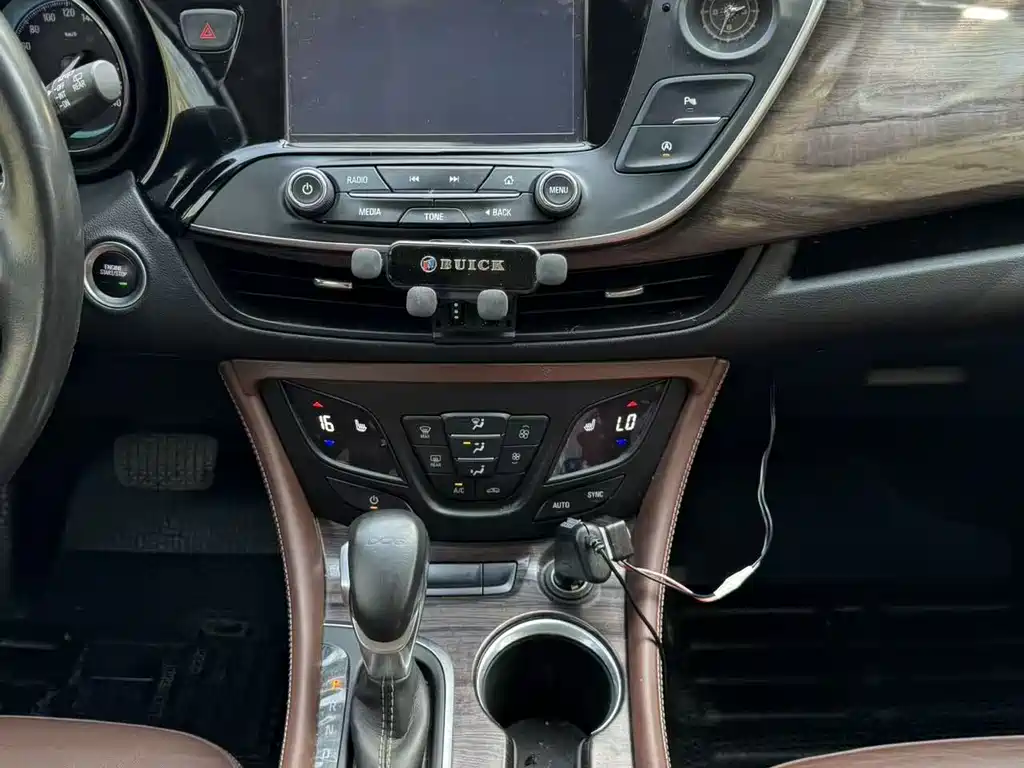Buick Envision Plus 2017 — фото 12