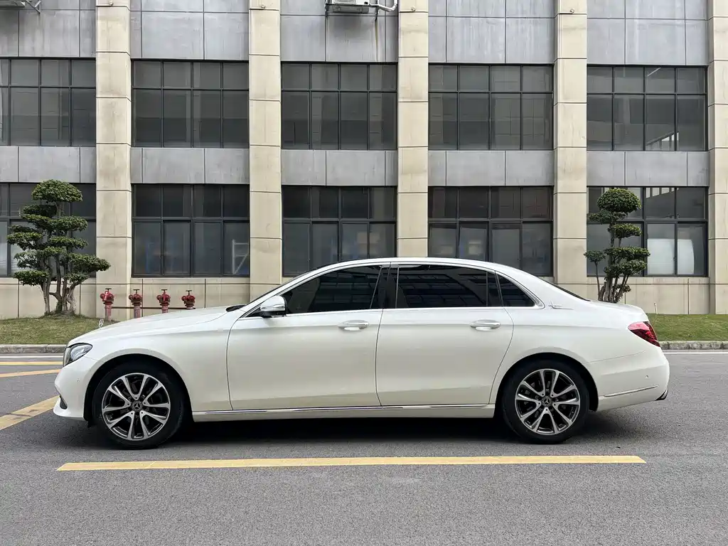 Mercedes-Benz E-Class 2020 — фото 16
