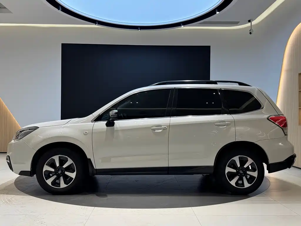 Subaru Forester 2017 — фото 3