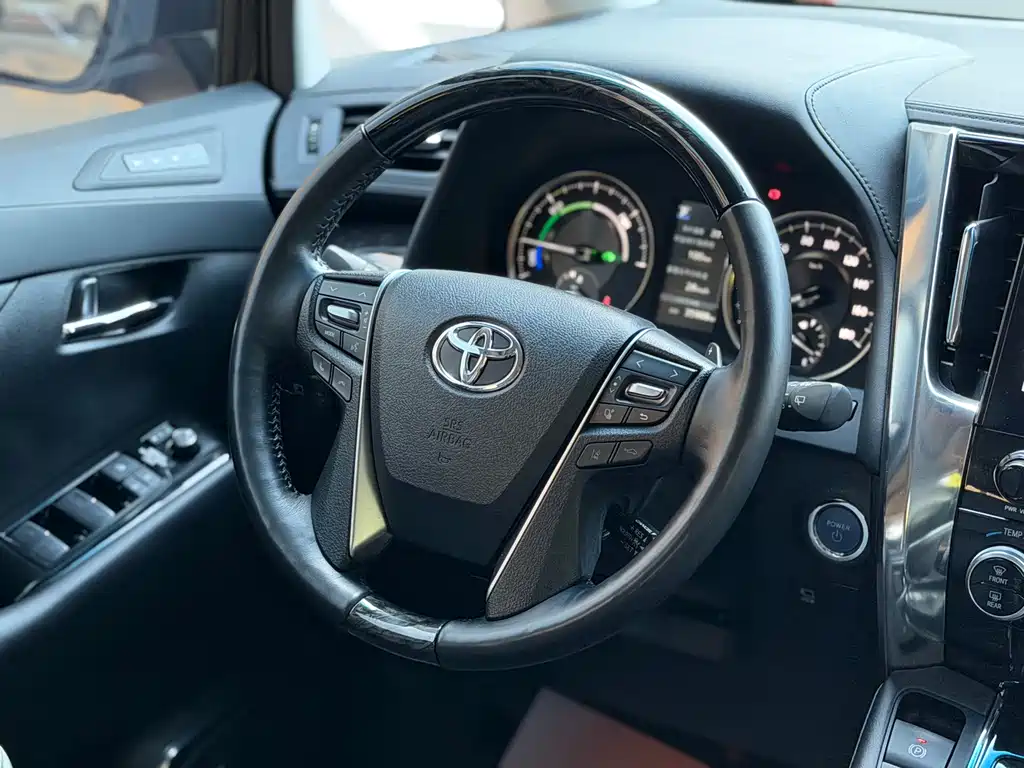 Toyota Vellfire 2022 — фото 13
