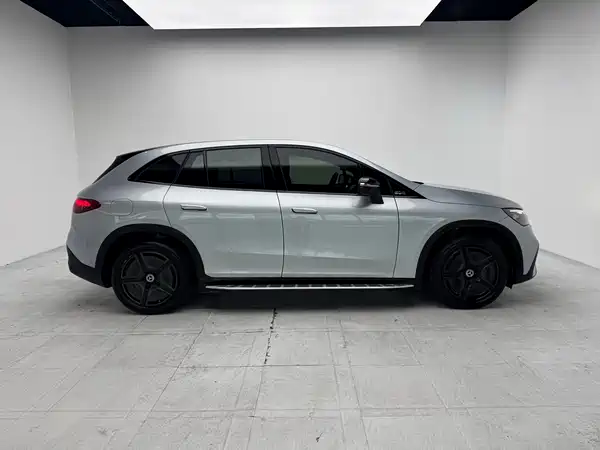 Mercedes-Benz EQE SUV 2023