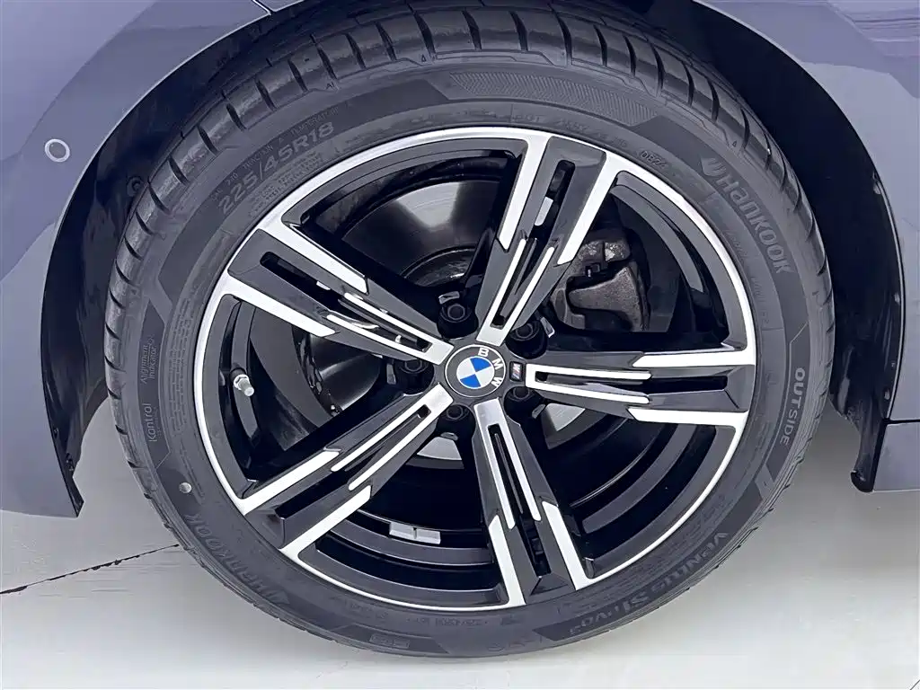 BMW 3 Series 2024 — фото 12