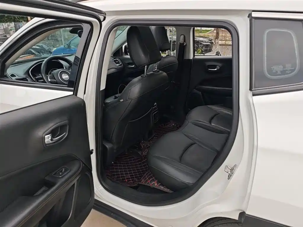 Jeep Compass 2020 — фото 17