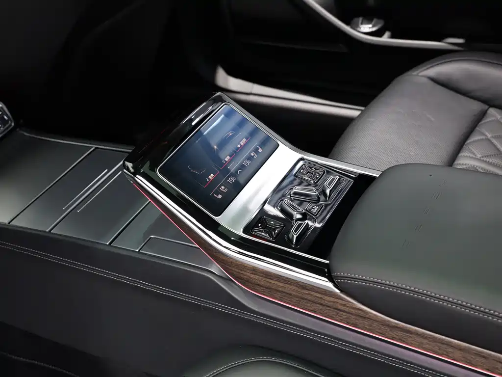 Audi A8 2022 — фото 22
