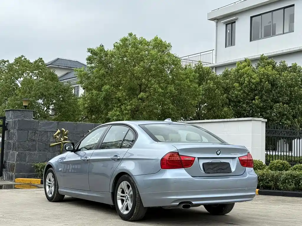 BMW 3 Series 2011 — фото 17