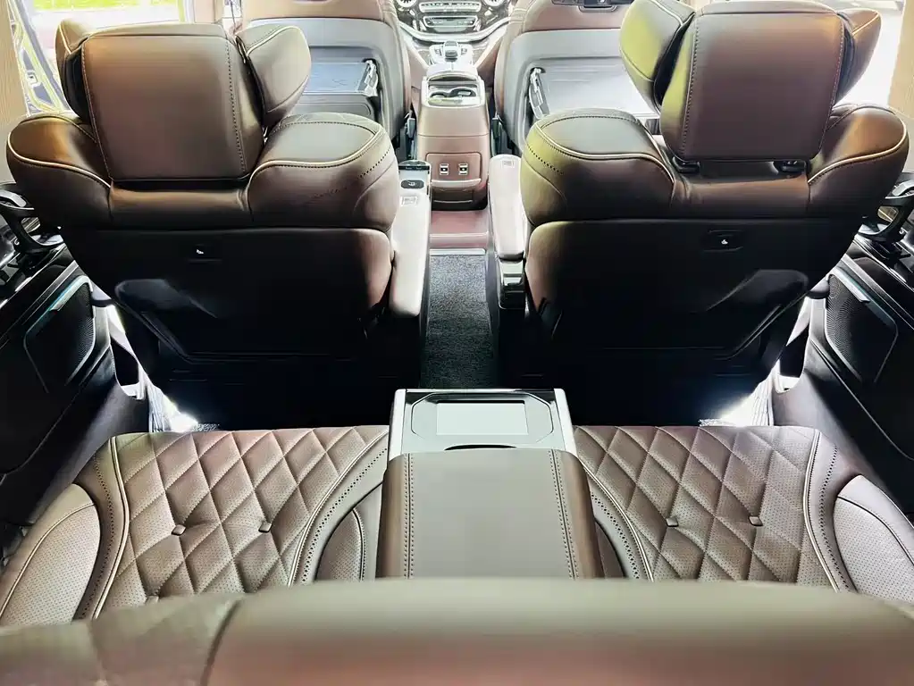 Mercedes-Benz V-Class 2020 — фото 30