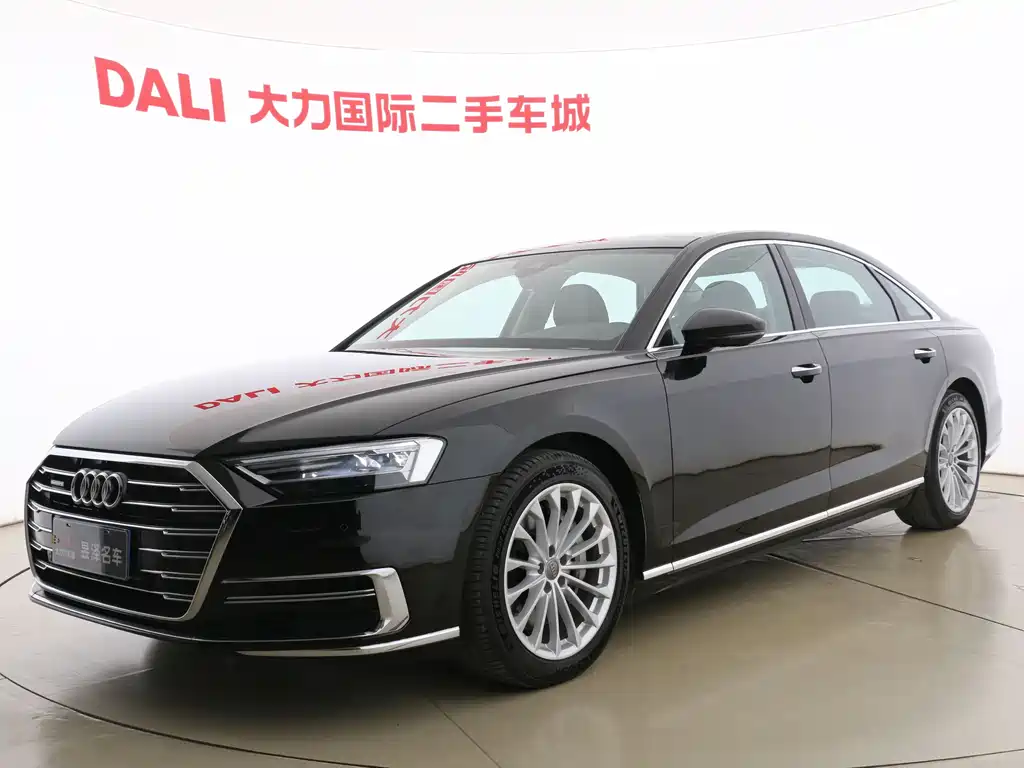 Audi A8 2018 — фото 1