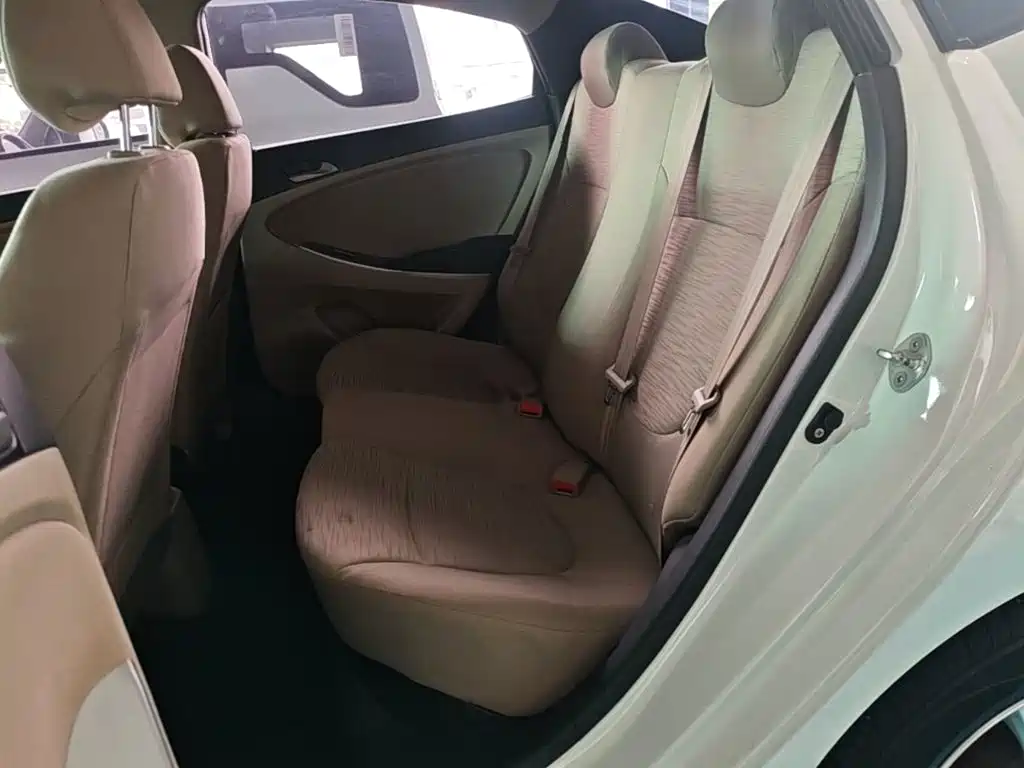 Hyundai Accent 2018 — фото 17