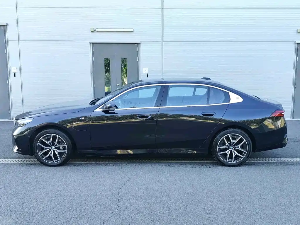 BMW i5 2025 — фото 2