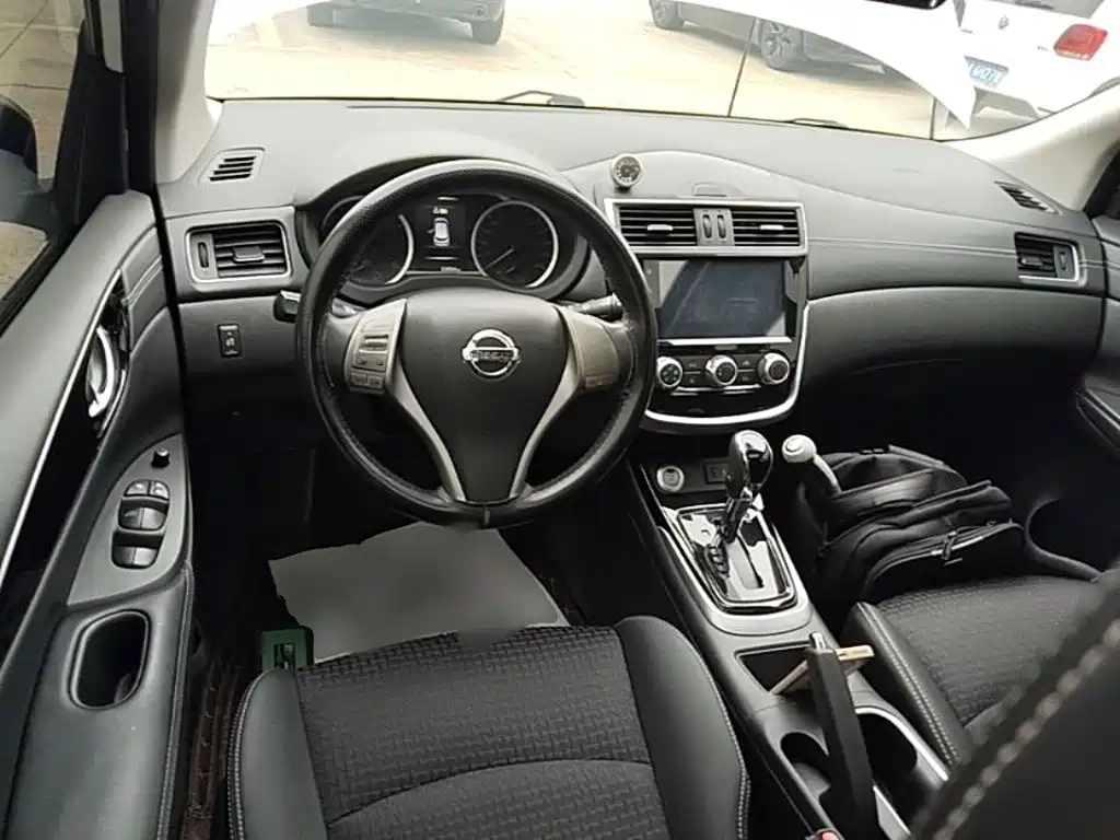 Nissan Tiida 2019 — фото 10