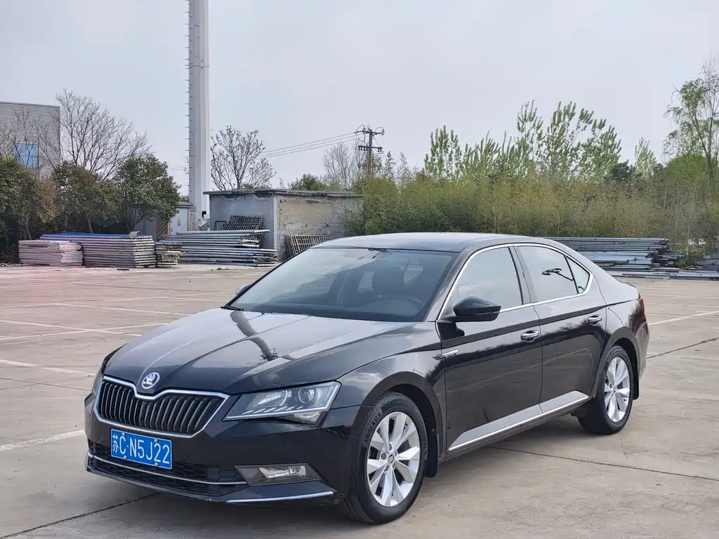 Skoda Superb 2018 — фото 1