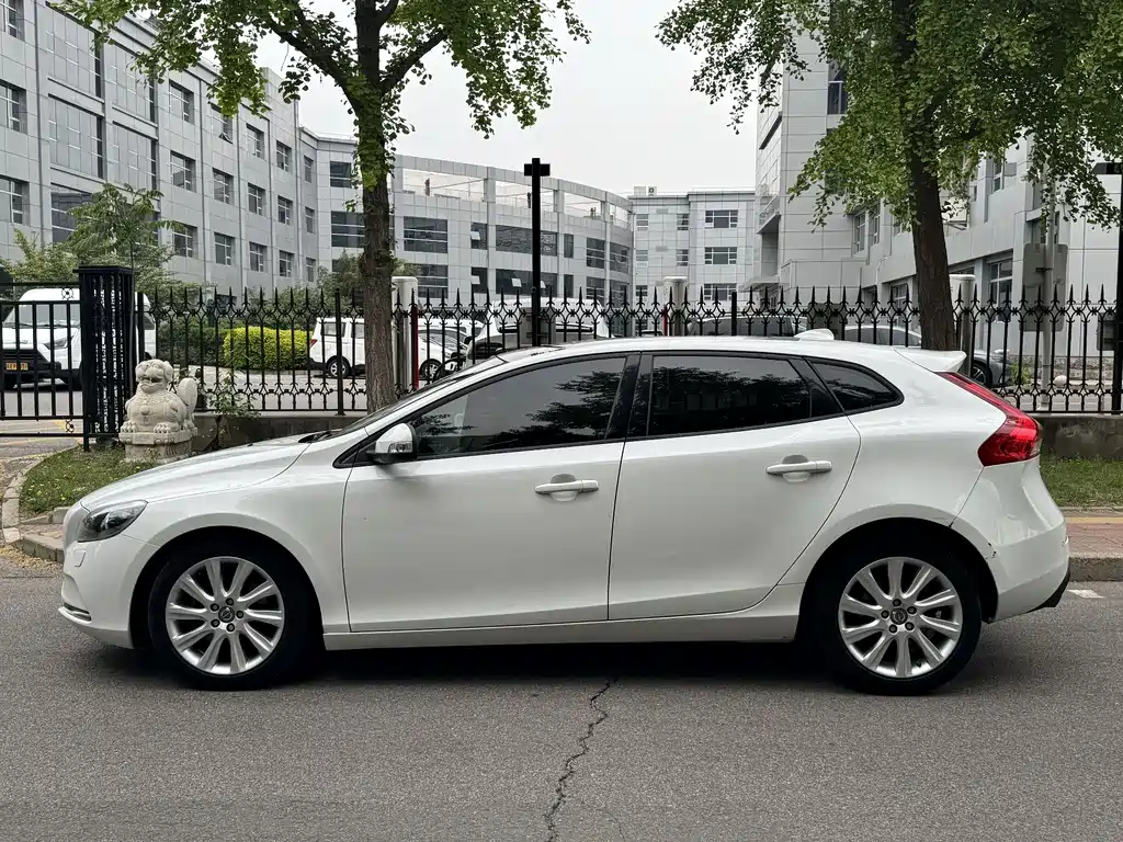 Volvo V40 2015 — фото 26