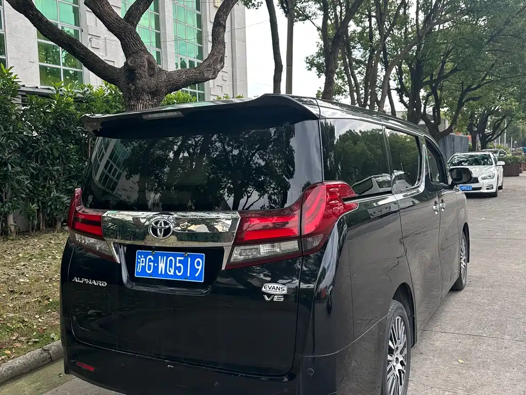 Toyota Alphard 2015