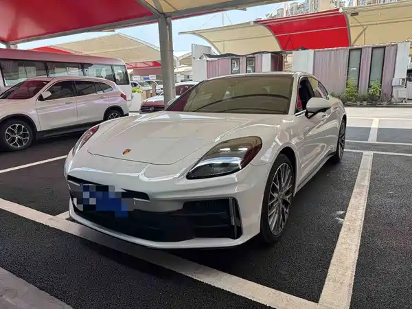 Porsche Panamera 2025