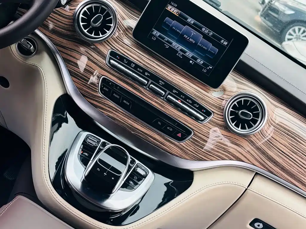 Mercedes-Benz V-Class 2019 — фото 20