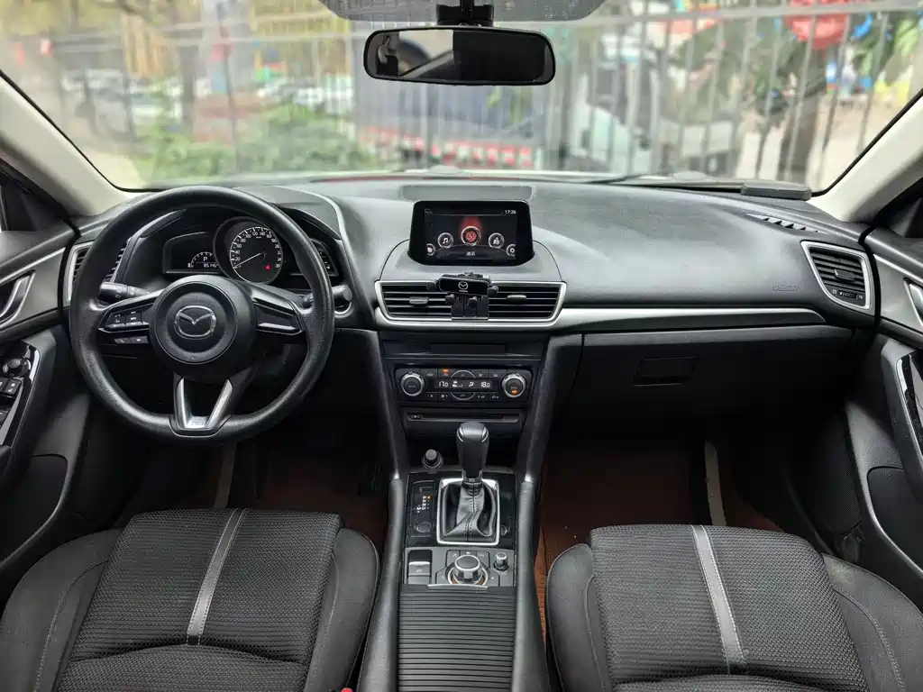 Mazda 3 Axela 2019 — фото 8