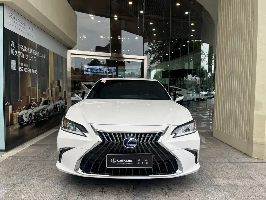 Lexus ES 2021
