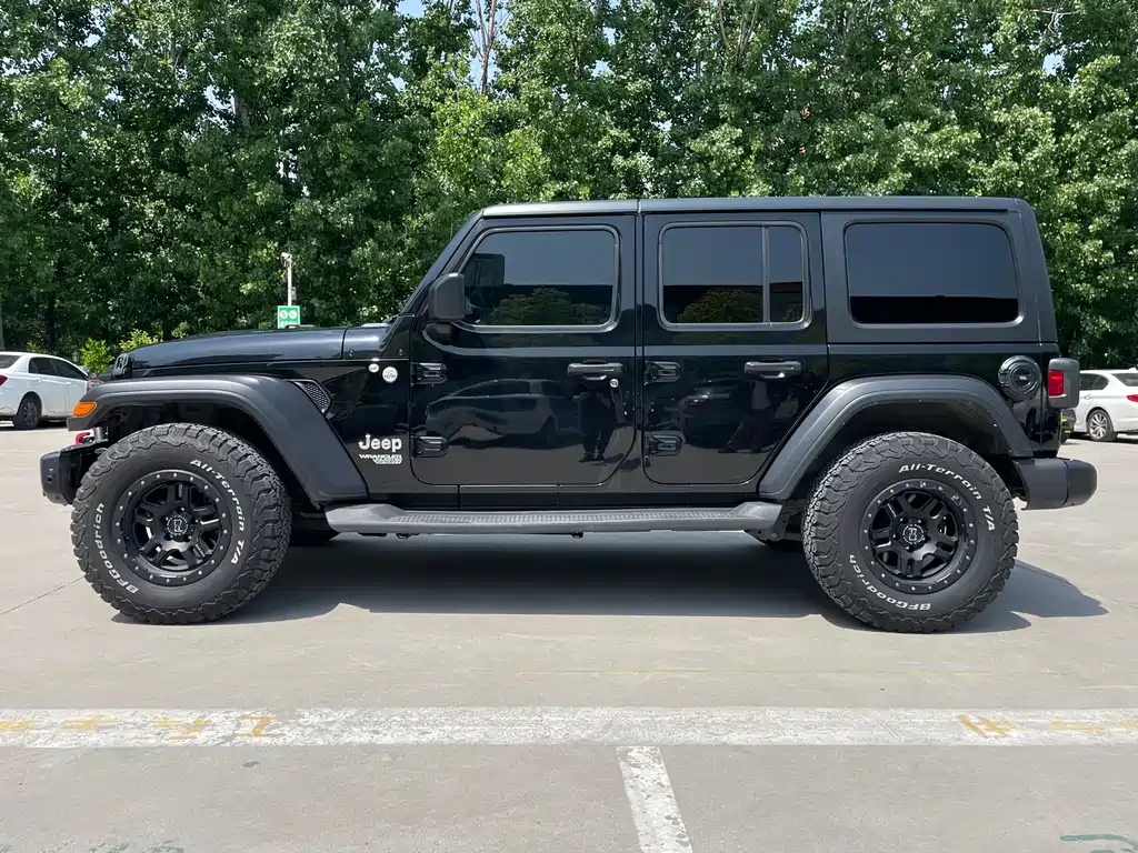 Jeep Wrangler 2022 — фото 10