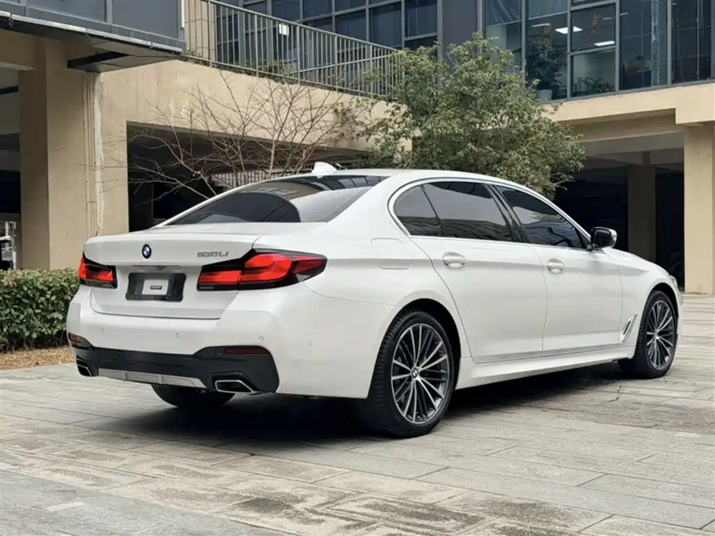 BMW 5 Series 2021 — фото 25