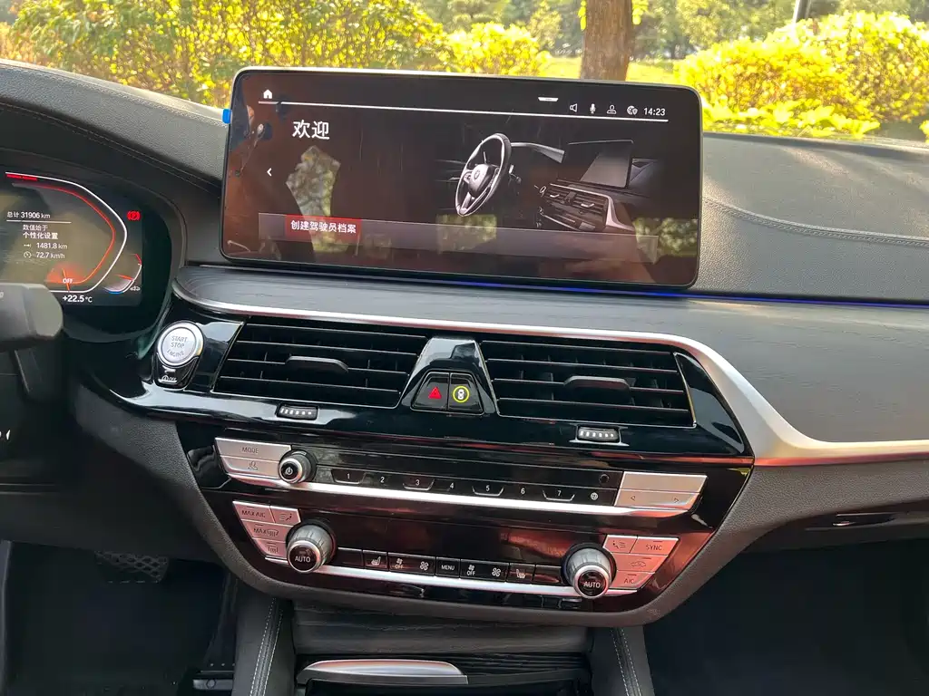 BMW 5 Series 2022 — фото 12