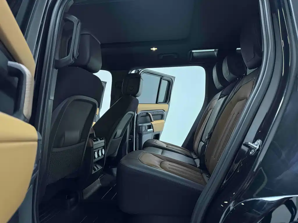 Land Rover Defender 2023 — фото 14