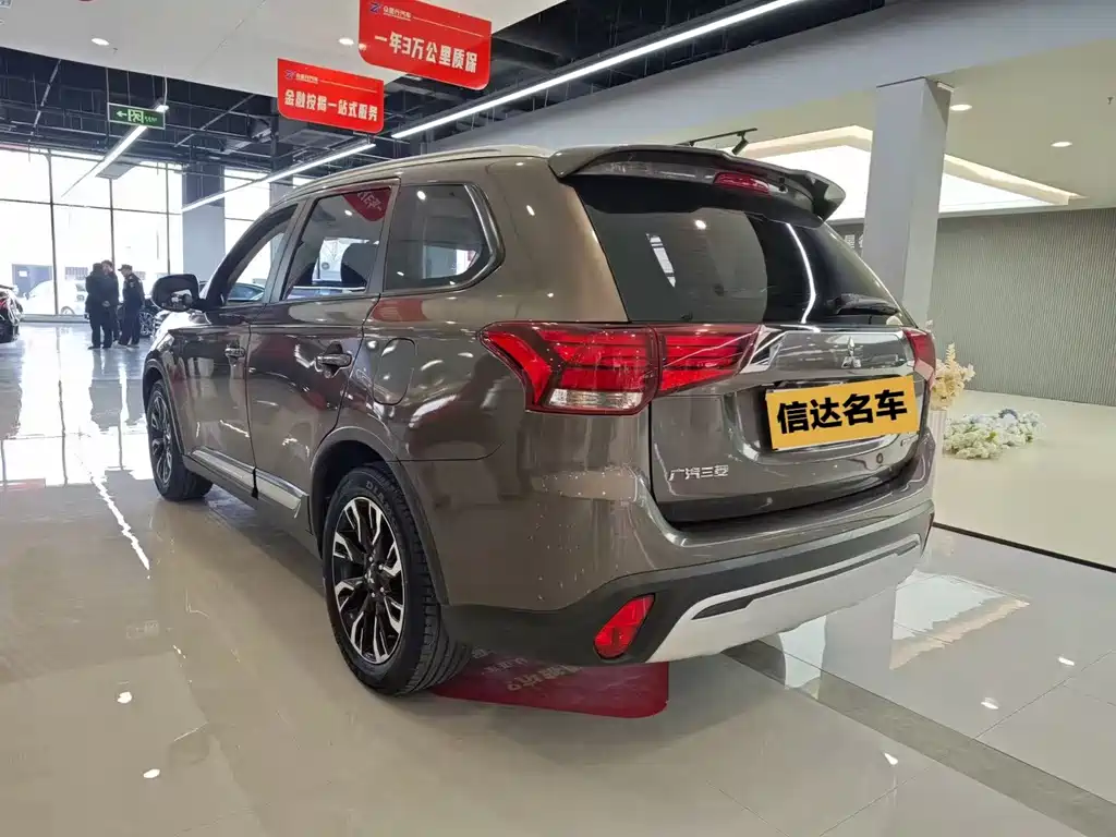 Mitsubishi Outlander 2019 — фото 4