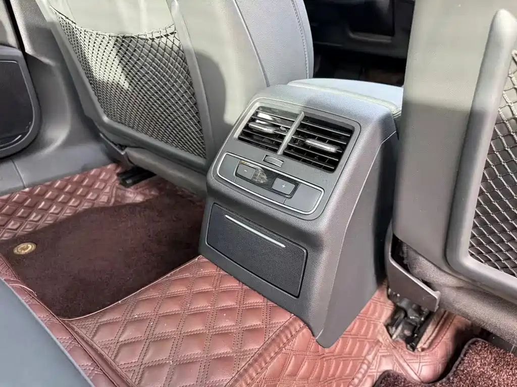Audi A4L 2023 — фото 10